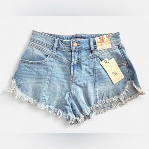 NWT Sincerely Jules High Rise Cut Off Denim Shorts Light Wash Size 7/28
